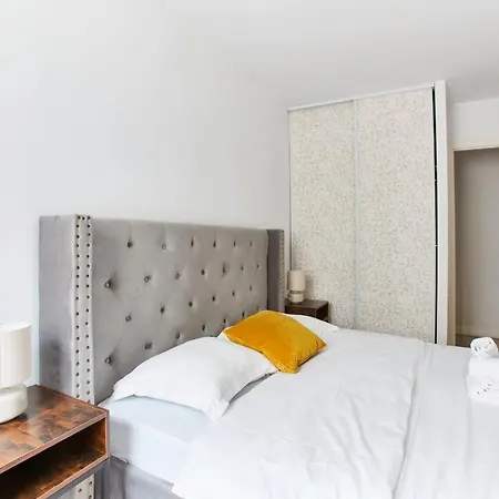 Madelaine - Opera Apartment