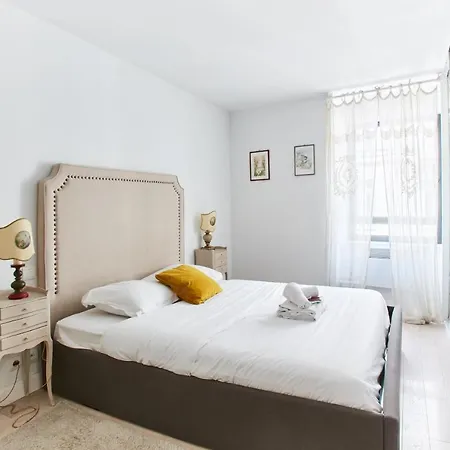 Madelaine - Opera Apartment *